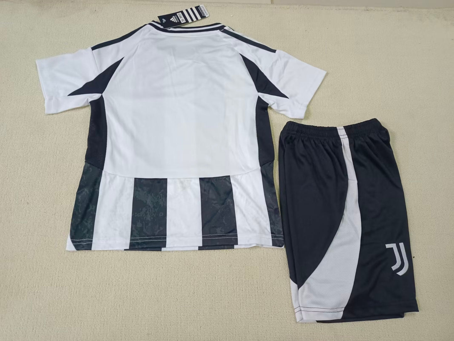 Juventus Casa 24/25 - Bambino (pantaloncini inclusi)