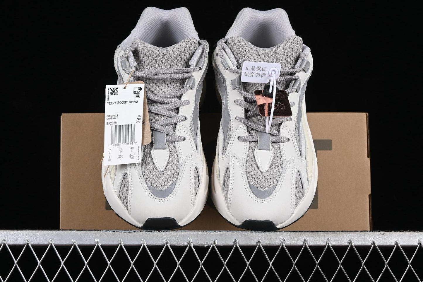 Boost 700 V2 static White Grey