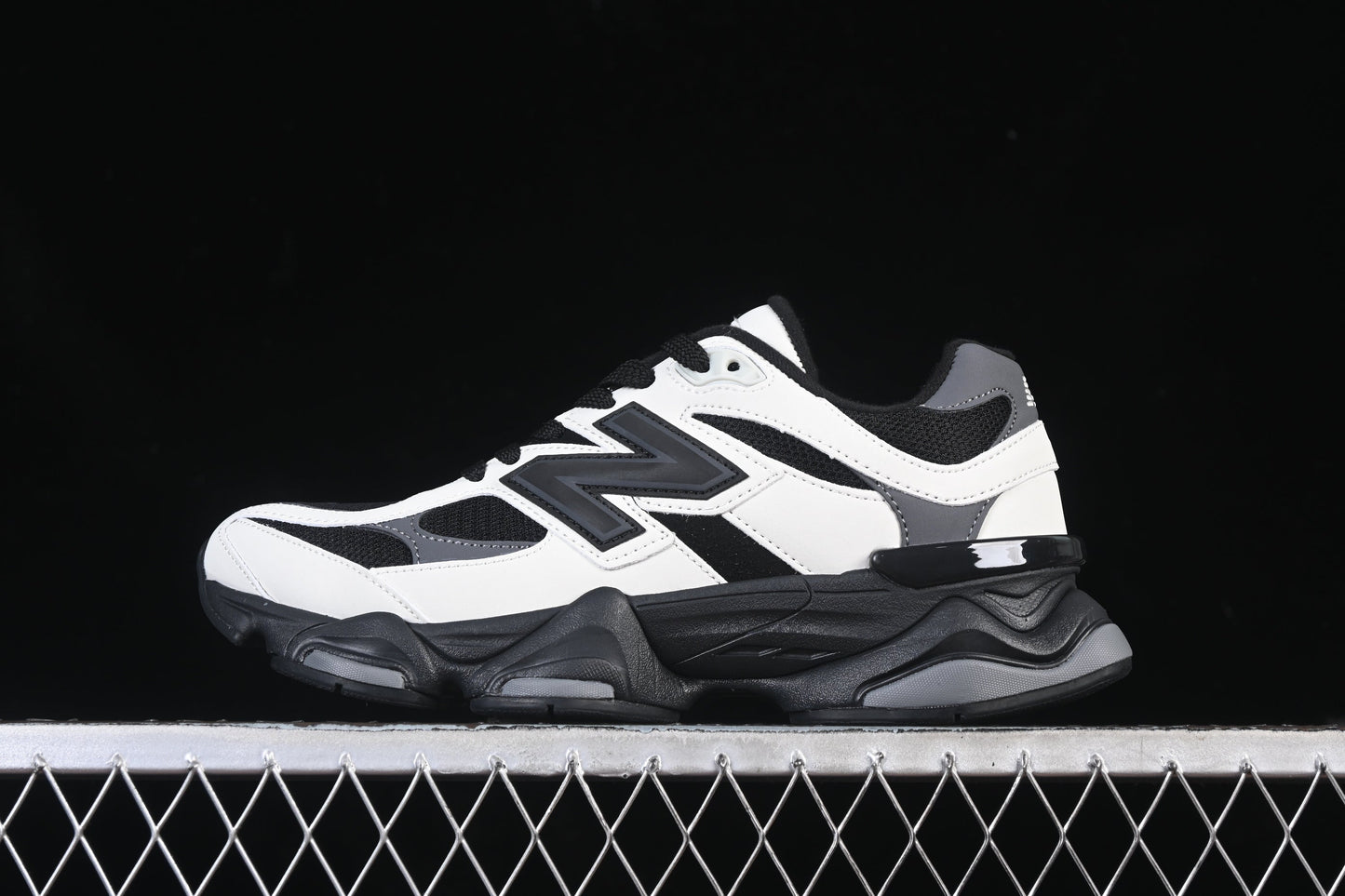 NB 9060 Black and White