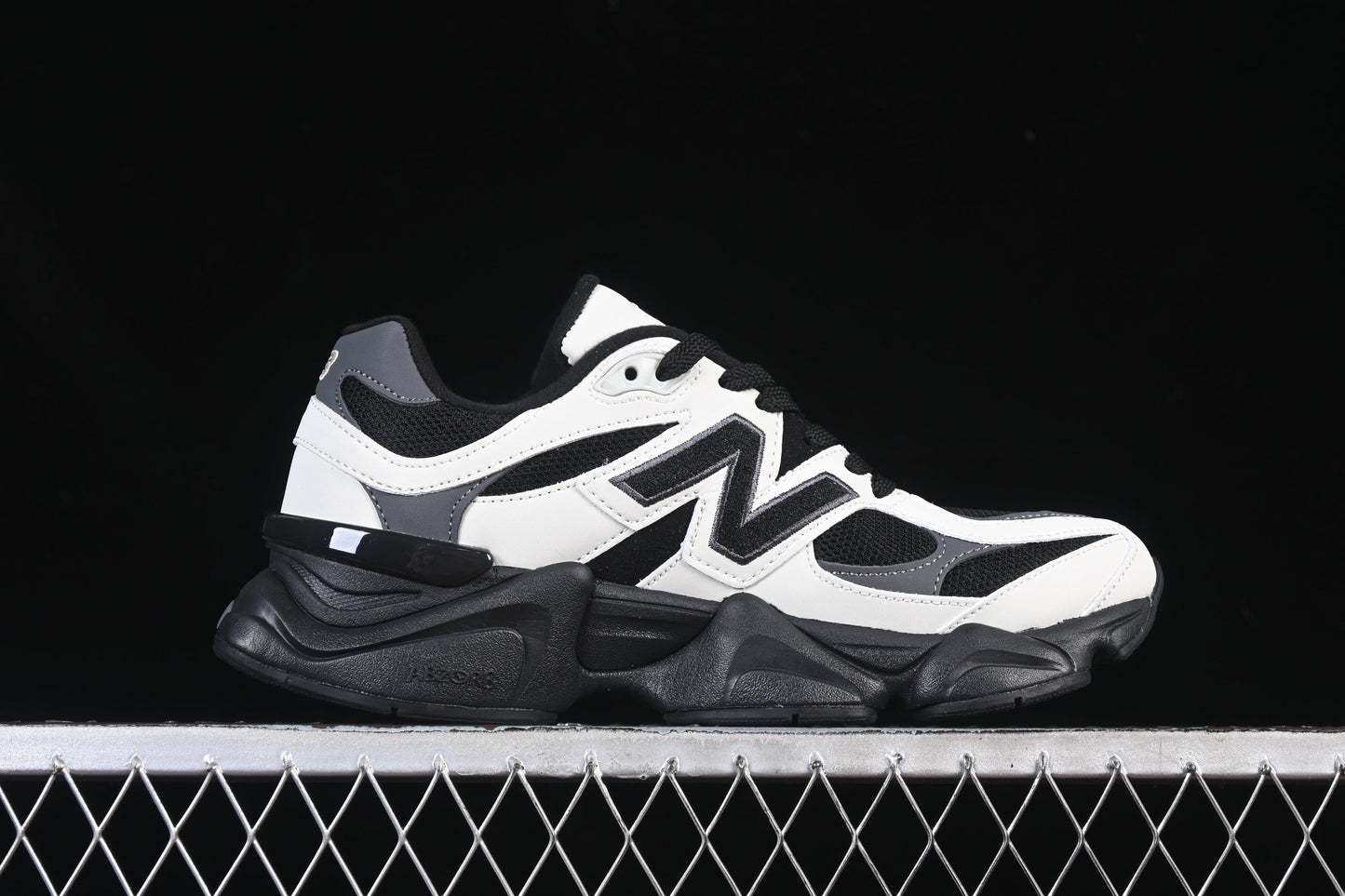 NB 9060 Black and White