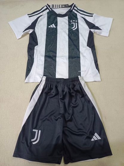 Juventus Casa 24/25 - Bambino (pantaloncini inclusi)